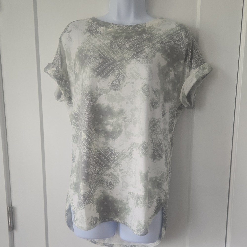 Cupio Green and Gray Cuffed Sleeve Top